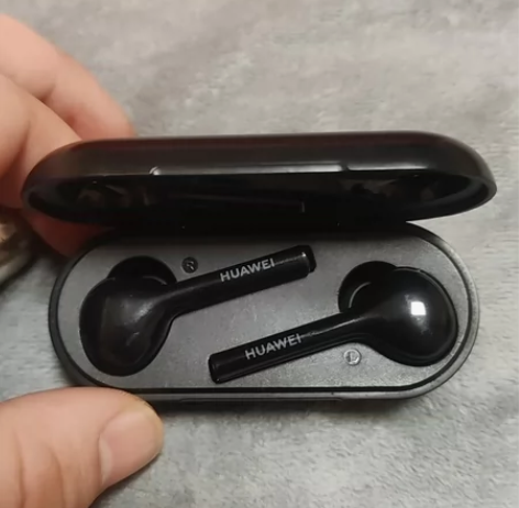 一堆耳机子不确保都能用给钱就卖，，，荣耀4...