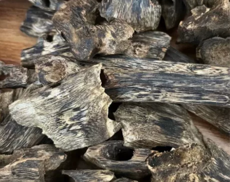 沉香棋楠抛光香，可上炉可泡酒可坐吊牌。原汁...