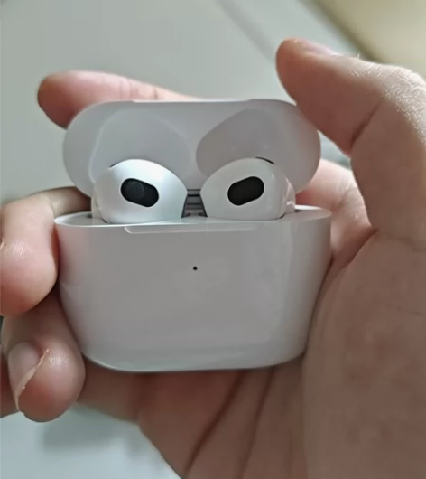 闲置耳机几乎全新，不退不换， 感兴趣的话点...