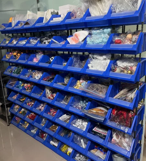 出蓝色的塑料加厚零件盒,单个尺寸为350*...