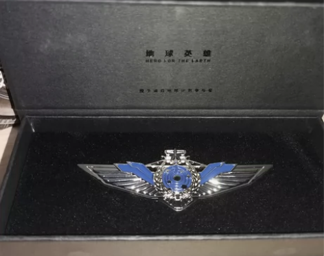 数量有限流浪地球刘培强同款英雄勋章赠送三体...