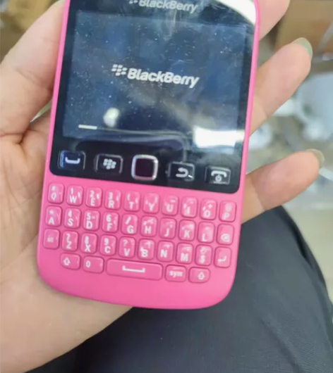 黑莓手机。9720：机子功能都正常。屏幕有...