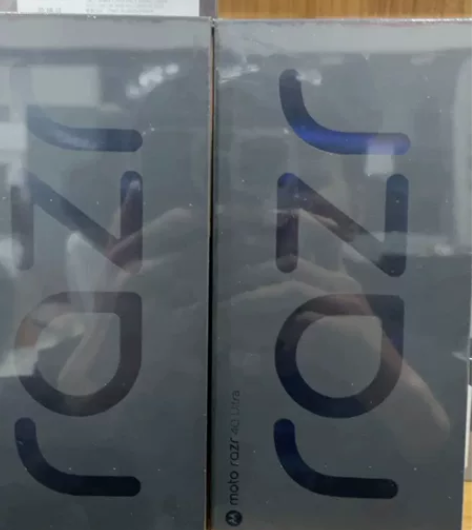 摩托罗拉moto+razr+40+Ultr...