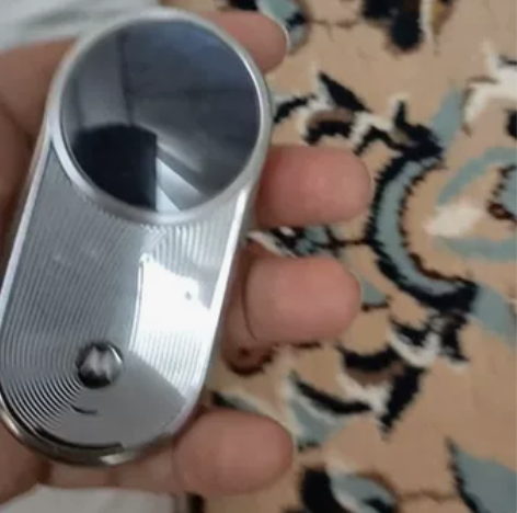 摩托罗拉r1 登月限量版 一共发售2000...