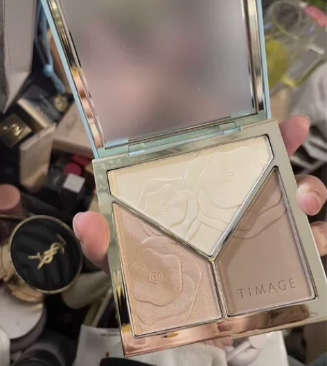 彩棠修容盘 自己买了一盒朋友送了一盒 出一...