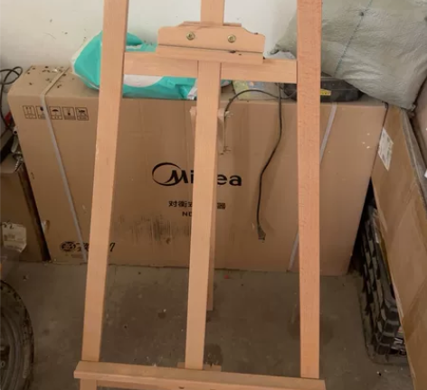 这还有个画架！跟新的取暖器有人要吗？清理闲...