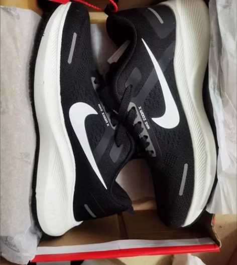 全新的运动鞋，走出去绝不会撞鞋的。40码，...