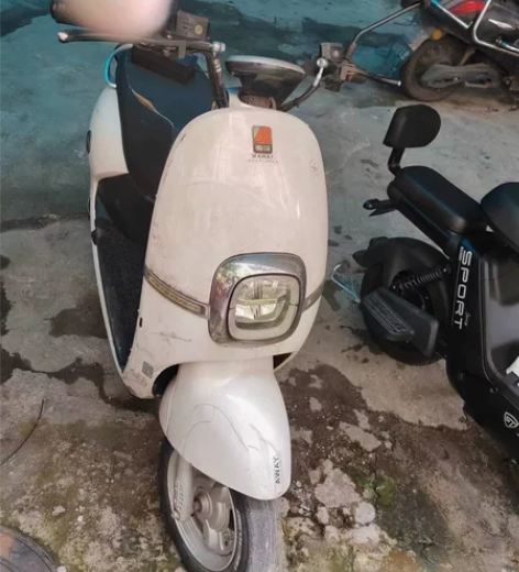 出一辆闲置的电动车,有明显的使用痕迹,60...