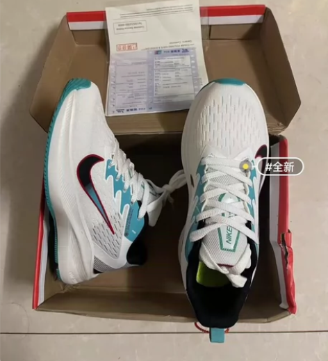 原价598商场购入的2双耐克。急出包邮！耐...