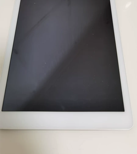 台电平板P98HD四核！有点磕碰划痕，无拆...