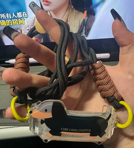 手机夹，手机挂绳，全新 感兴趣的话点“我想...