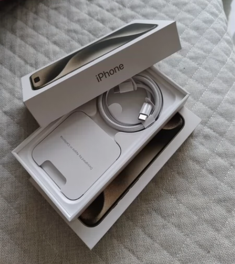 原装iphone15pro充电线和盒子，取...