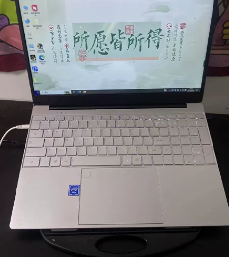 急售！ 四K多的14寸笔记本电脑轻薄本游戏...