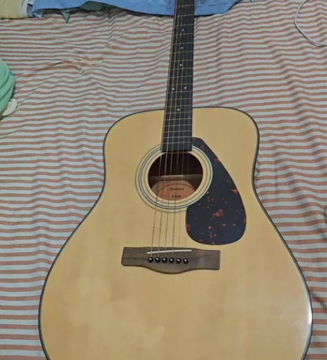 吉他41寸雅马哈F600 原价1200买的...