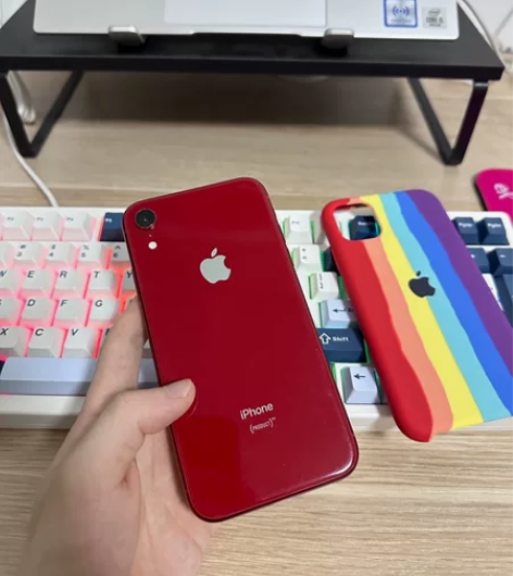 出一台自用的iPhonexr 红色128g...