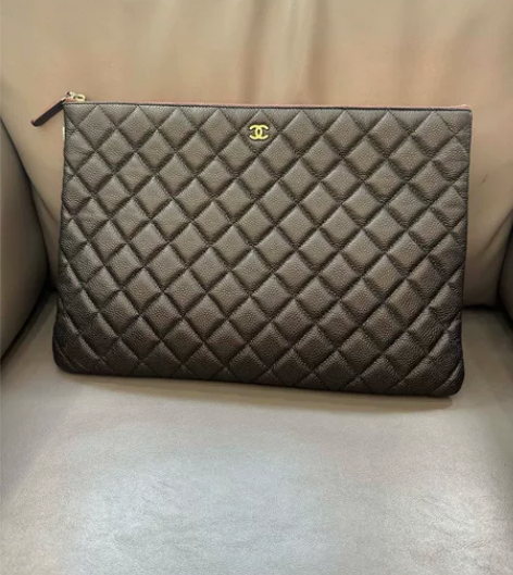 Chanel香奈儿   黑色荔枝纹手拿包 ...