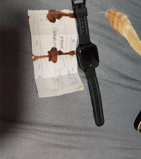 联想电话手表，发票都在，买过来估计就是带了...