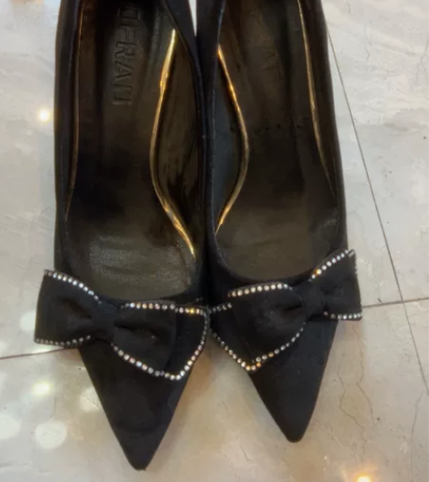 高跟 店里试穿款 给全新无误。仓库新款太多...