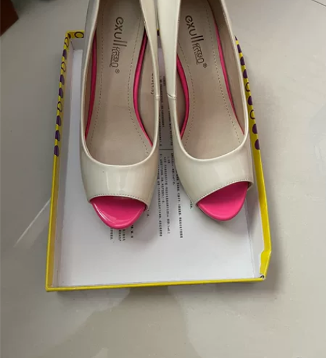 依思女鞋，高跟鞋，只穿过一次，标准37码，...