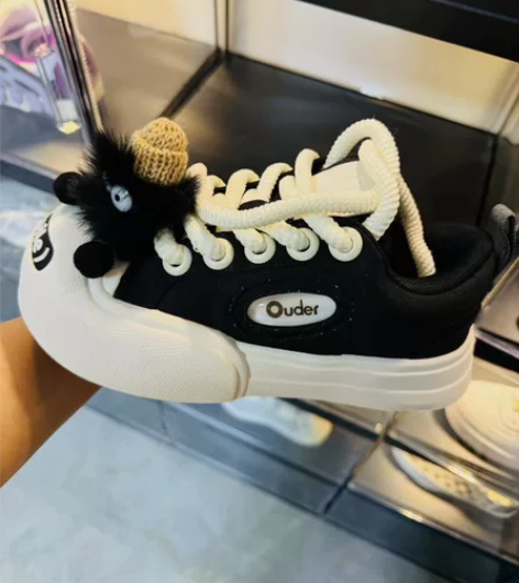 尺码偏小，没有穿过，试过一次便宜出，38码...