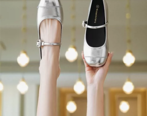 大码女鞋41到43平底银色单鞋女夏季202...