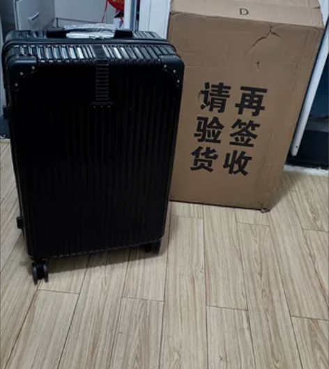 最后4个！急出 全新 大品牌26寸密码行李...