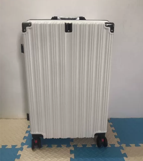 便宜转了，原价600多的全新行李箱 ，正品...