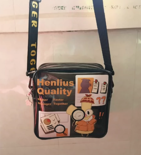 全新卡通果冻包 颜色：黑色半透明 包身小巧...