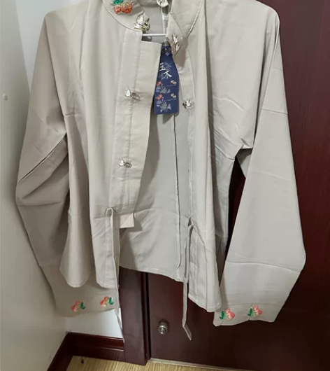 出闲置汉服，清衣柜 都是直播间买的，基本都...
