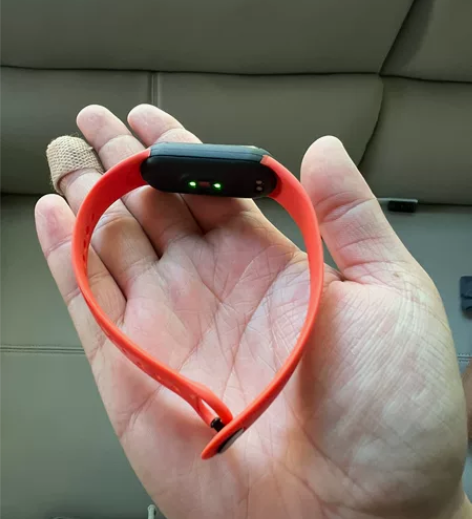 小米手环5代标准版，没有划痕，正常使用没问...