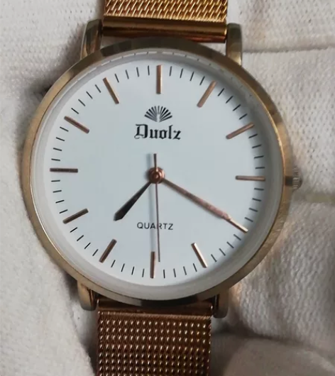 Duolz石英男表，走时准确，品相干净漂亮...