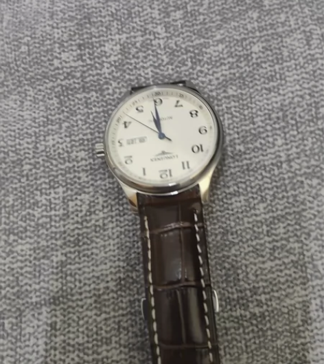 刚买一块表不想要了。450元买的，一天没戴...