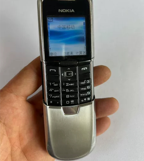 诺基亚8800手机成色如图品相漂亮 开机功...