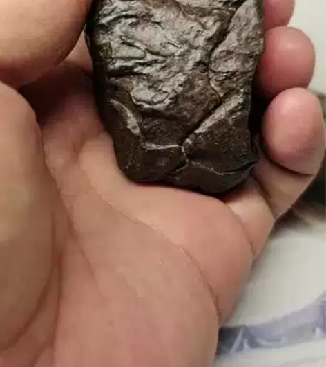 西北非球粒陨石 发现地:西北非洲沙漠 球粒...