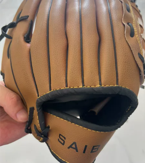 赛霸棒球手套,垒球手套,加送两个球。 基本...