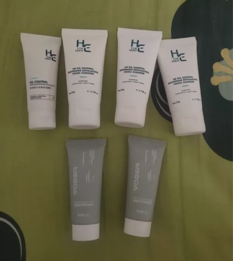 男士洁面乳小样，HE控油美白去角质洁面乳4...