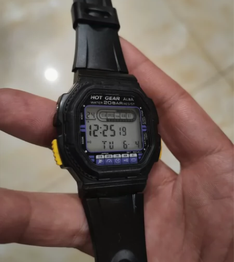 精工雅博数显表，新换电池，走时精准，功能没...