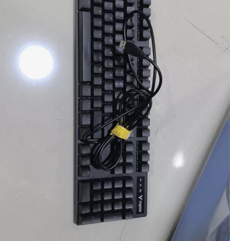雷柏机械键盘 20块，不包邮??明显使用痕...