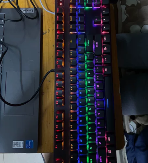 出个雷柏v500pro，青轴的，有使用痕迹...