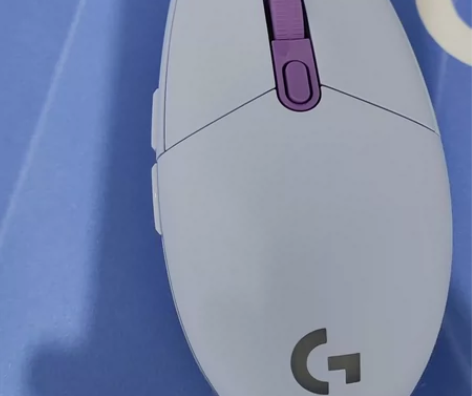 罗技g102狗东买的用了不到5天，原装紫色...