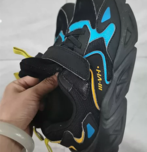 361度男童跑步运动鞋，尺码35，穿起来非...