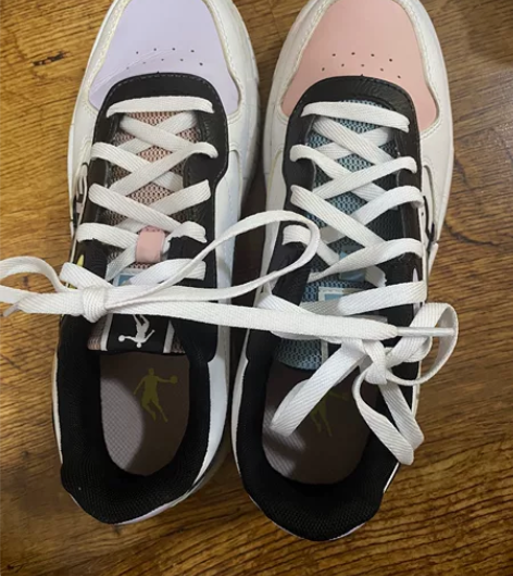 乔丹运动鞋，商场购买 感兴趣的话点“我想要...