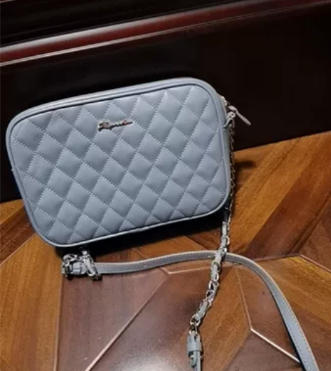 蓝色清新小挎皮包 全新没背过 感兴趣的话点...