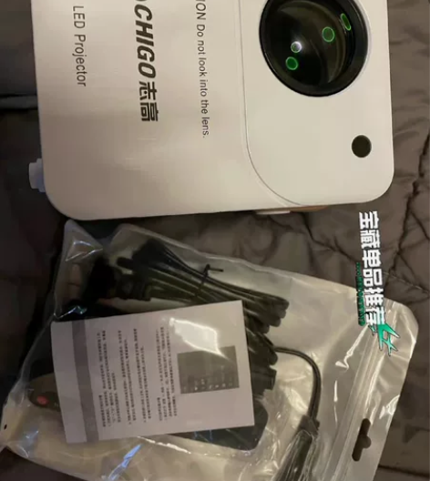 半价出售   原价700多的超 高清投影仪...