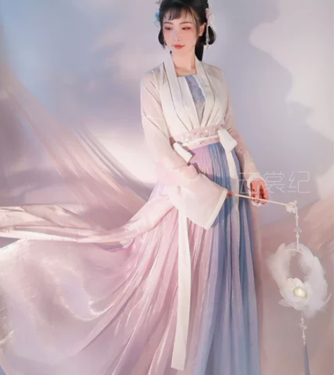 出东月棠，原云裳纪，春樱，齐腰款，六米摆。...