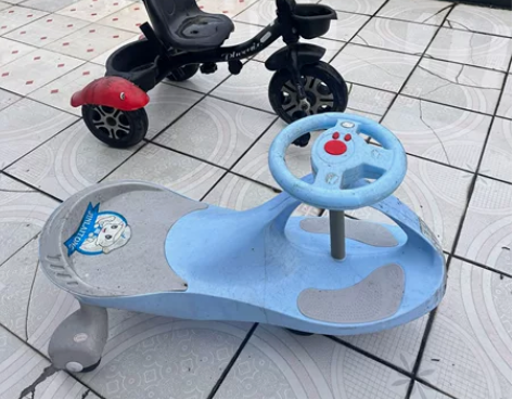凤凰儿童三轮车+扭扭车 一起50拿走，有使...