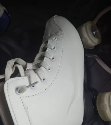 买回来，一次没穿，全新全新，，35-36码...