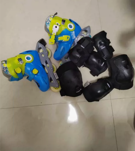 儿童迪卡侬OXELO旱冰鞋26—28和护具...