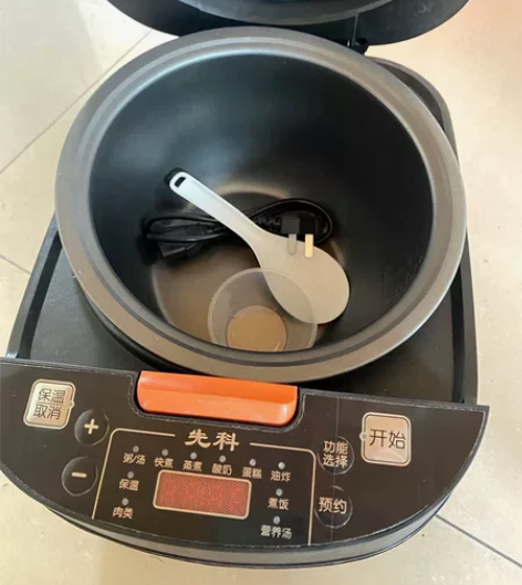 出先科电饭煲，颜色为黑色，款式为5L大容量...