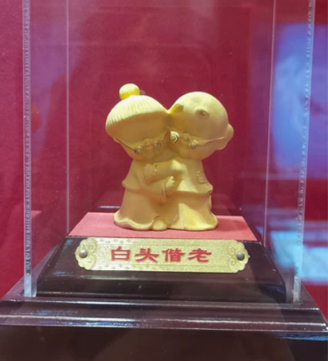 黄金工艺品摆件，送结婚，生日合适 感兴趣的...